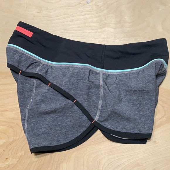 LULULEMON Speed Short Heathered Black / Black - Picture 5 of 12